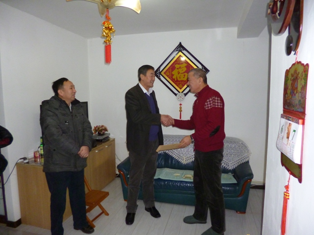 吉林省直领导亲切看望长春分院系统困难职工